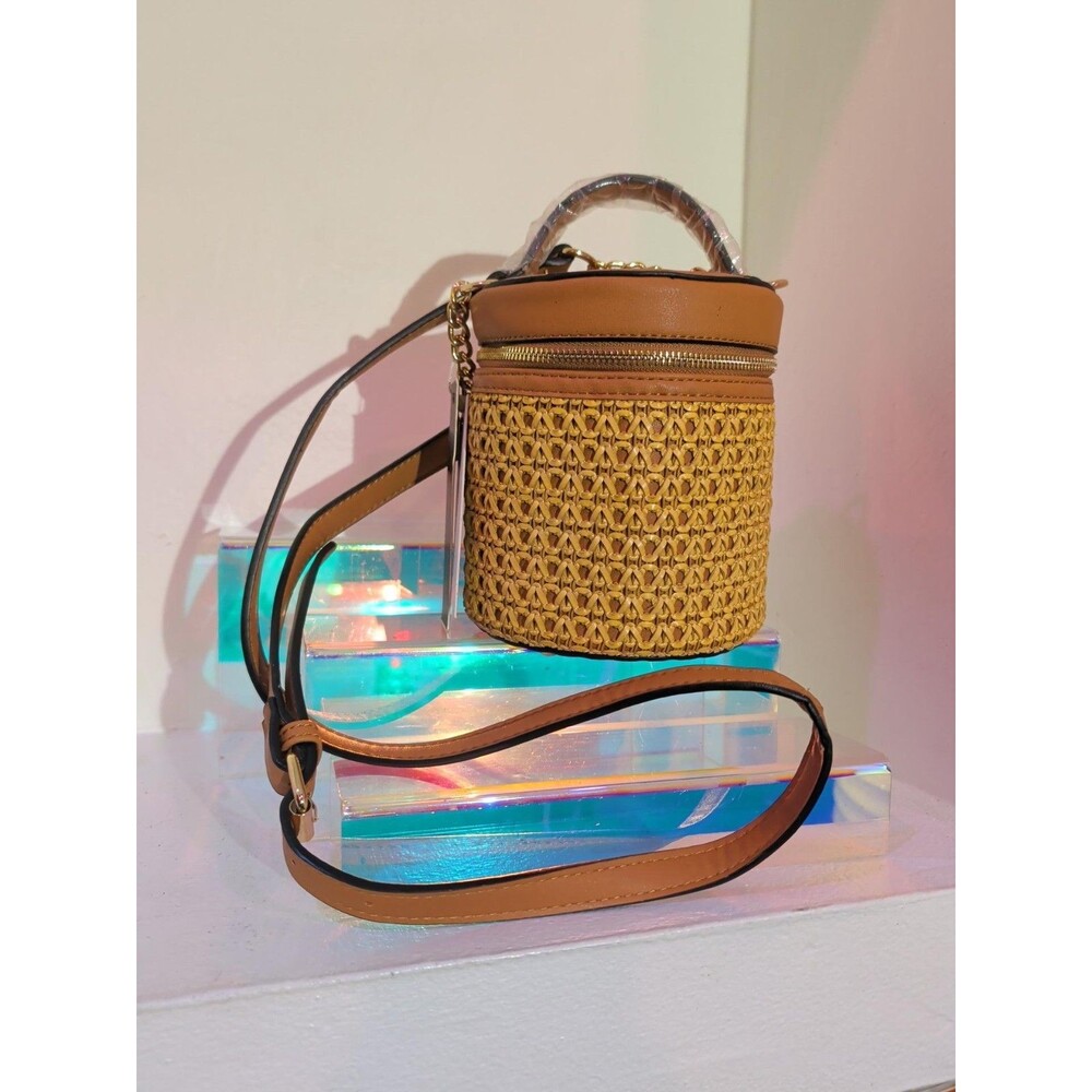 NWT Isabelle Vegan Woven Bucket Crossbody Bag Tan Gold Hardware PETA Approved